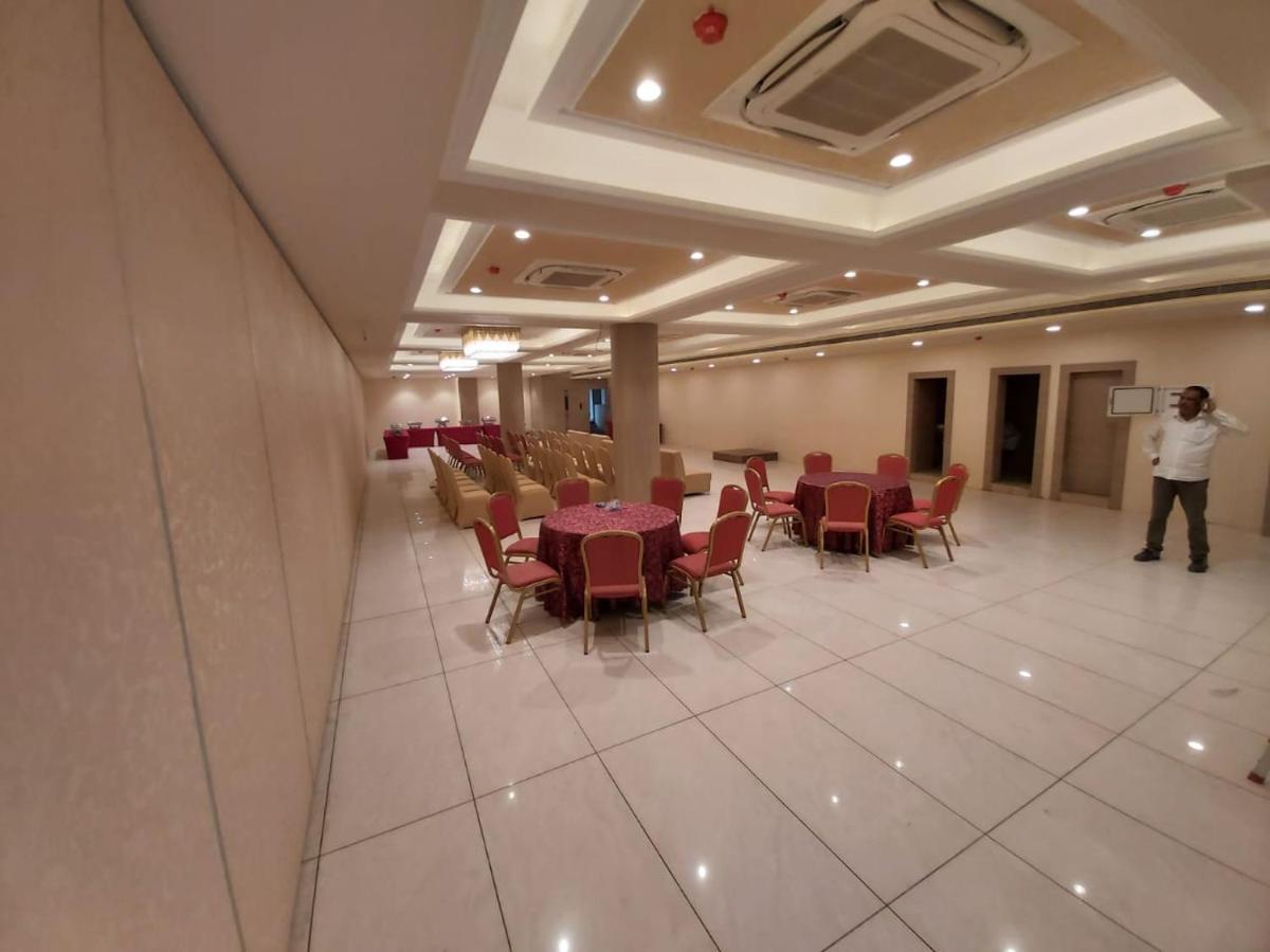Acco Grand Hotel Лакхнау Екстер'єр фото