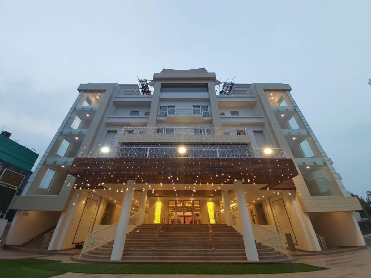 Acco Grand Hotel Лакхнау Екстер'єр фото